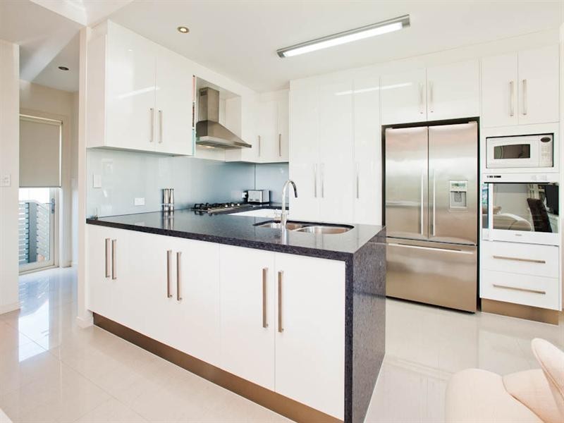 1 Miriam St (Cnr Pickthorne St), Holland Park West QLD 4121