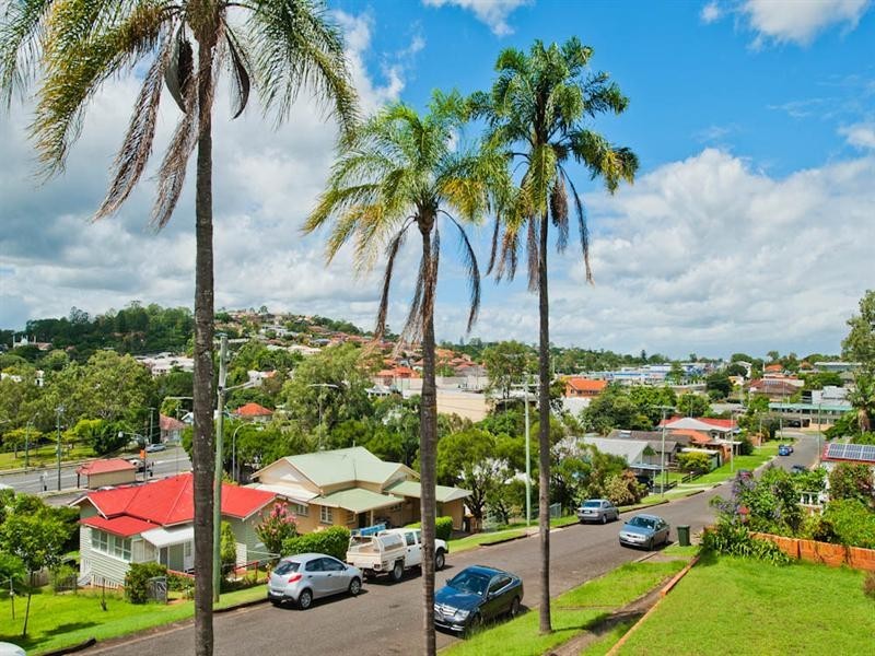 1 Miriam St (Cnr Pickthorne St), Holland Park West QLD 4121