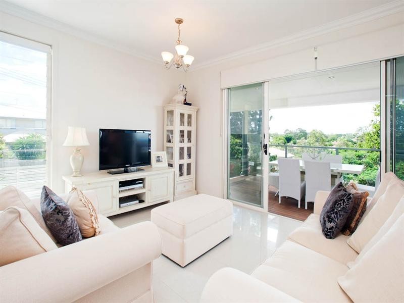 1 Miriam St (Cnr Pickthorne St), Holland Park West QLD 4121
