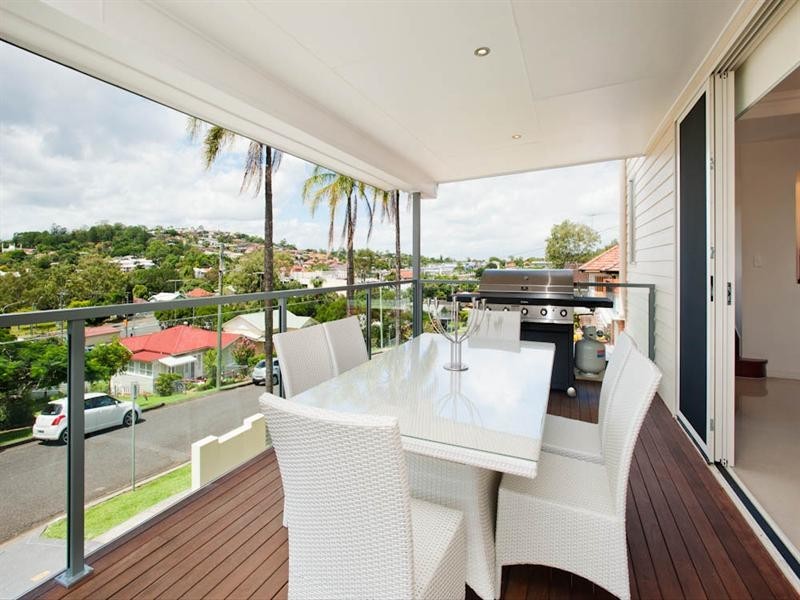 1 Miriam St (Cnr Pickthorne St), Holland Park West QLD 4121
