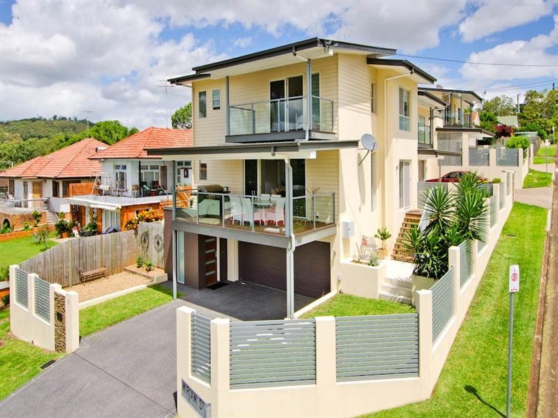 1 Miriam St (Cnr Pickthorne St), Holland Park West QLD 4121