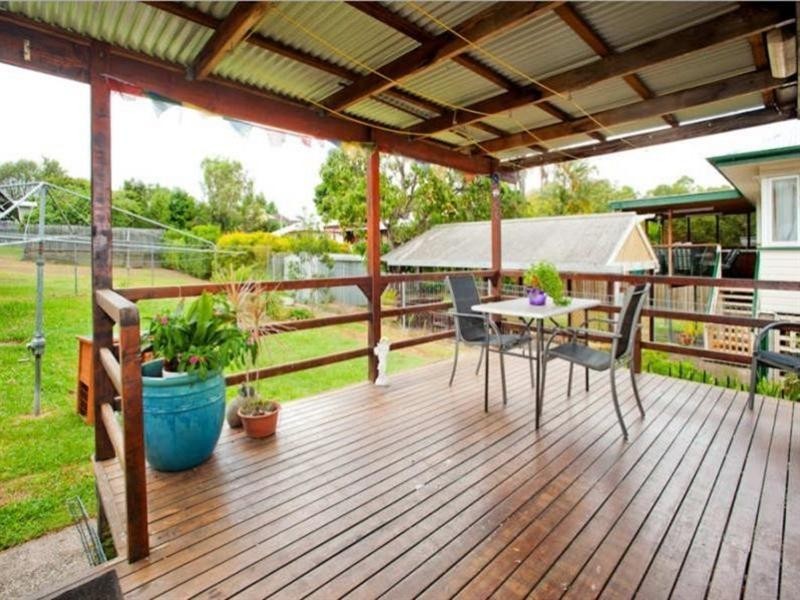 29 Seville Road, Holland Park QLD 4121