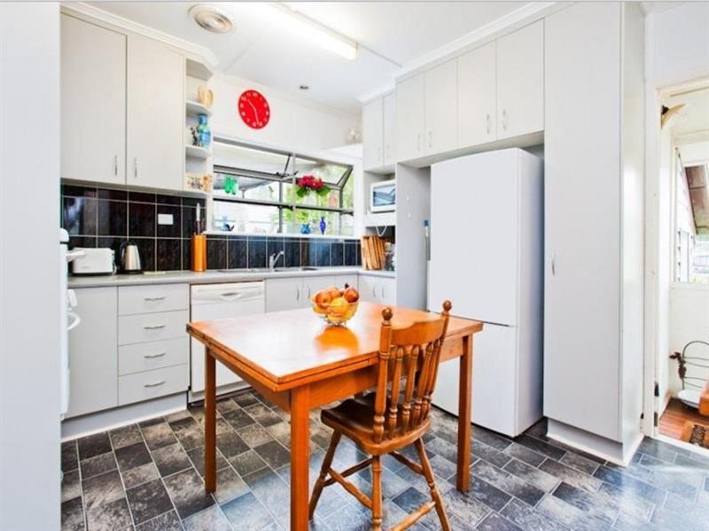 29 Seville Road, Holland Park QLD 4121