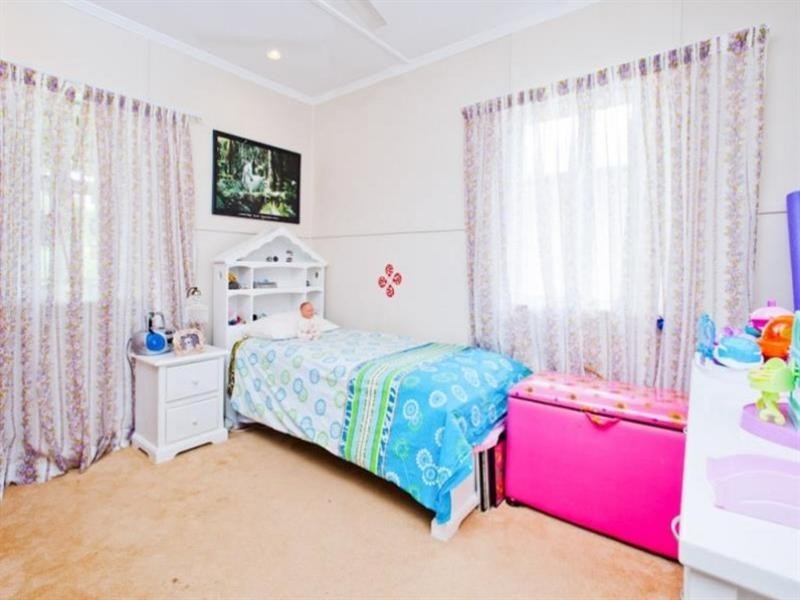 29 Seville Road, Holland Park QLD 4121