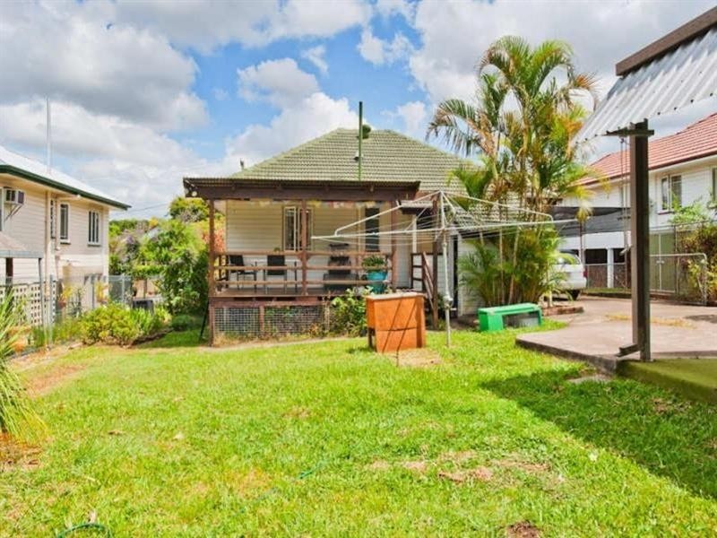 29 Seville Road, Holland Park QLD 4121