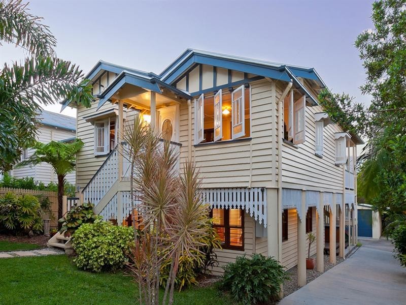 50 Burlington Street, Holland Park QLD 4121