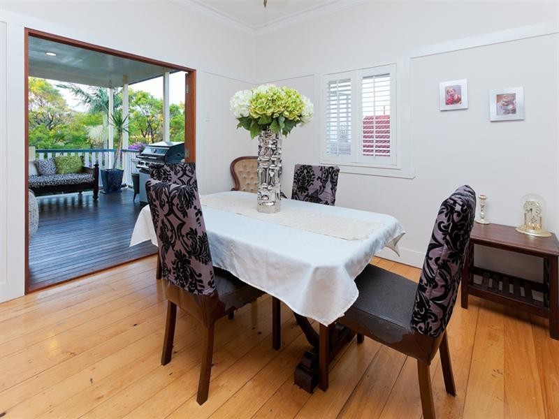 50 Burlington Street, Holland Park QLD 4121