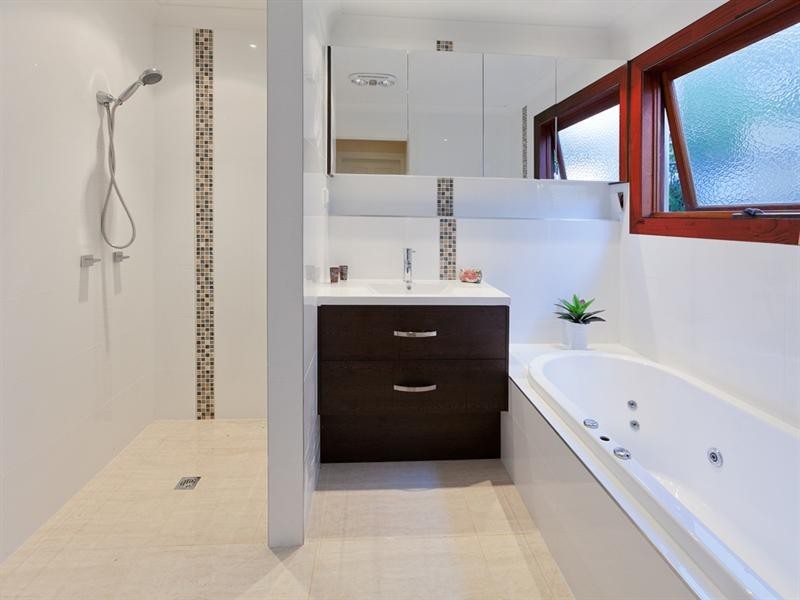 50 Burlington Street, Holland Park QLD 4121