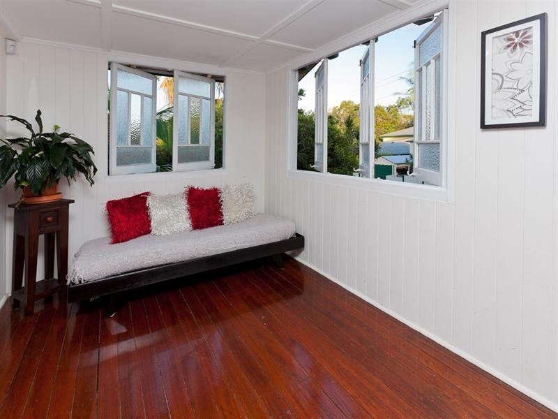 50 Burlington Street, Holland Park QLD 4121