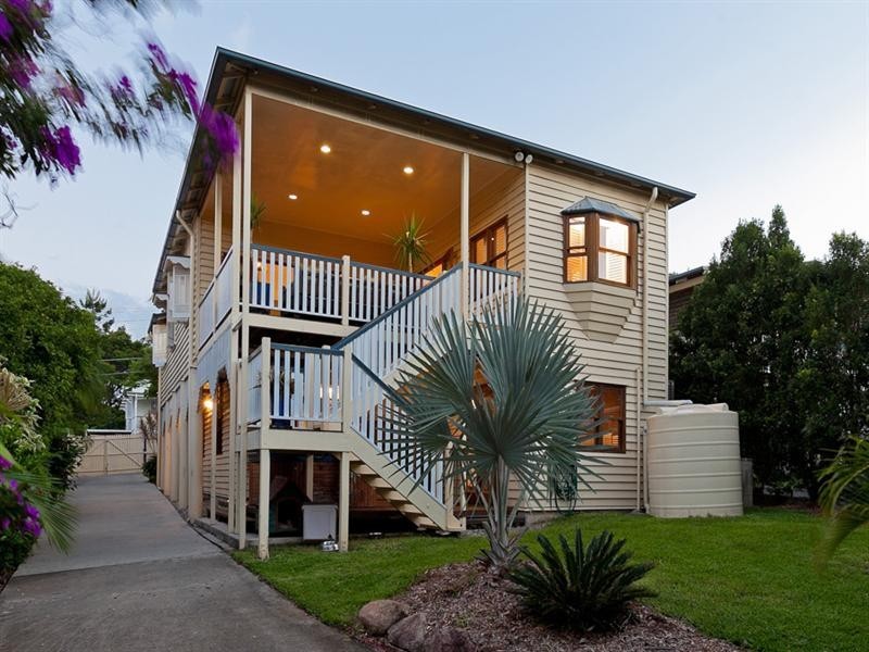 50 Burlington Street, Holland Park QLD 4121