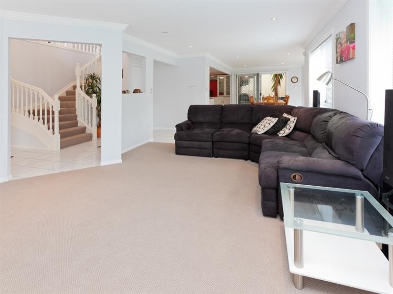 10 Engelmann Close, Carindale QLD 4152