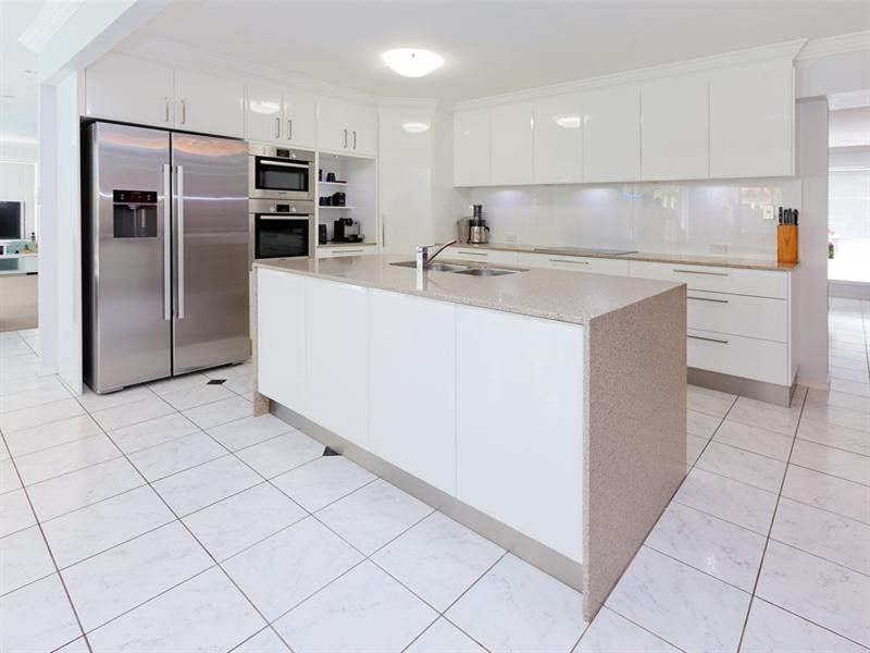 10 Engelmann Close, Carindale QLD 4152