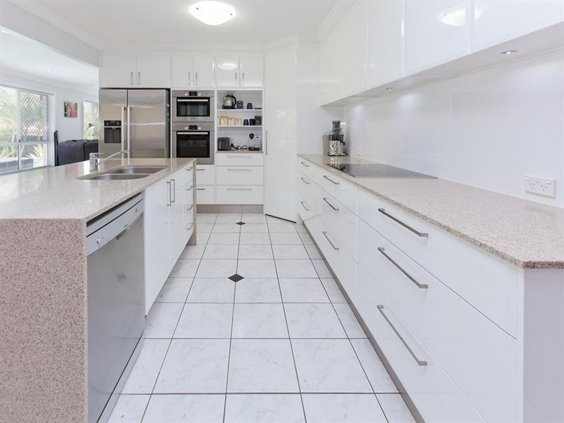 10 Engelmann Close, Carindale QLD 4152