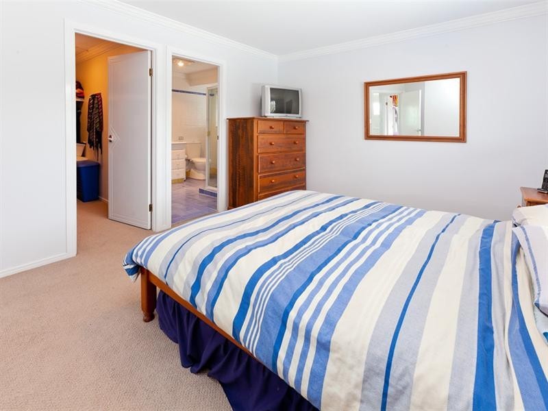 10 Engelmann Close, Carindale QLD 4152