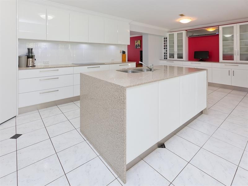 10 Engelmann Close, Carindale QLD 4152