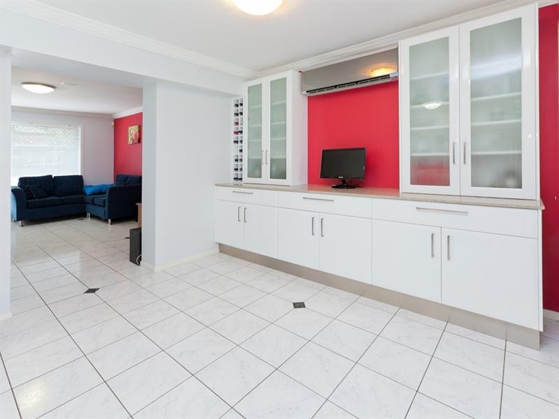 10 Engelmann Close, Carindale QLD 4152