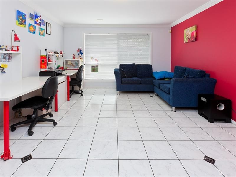 10 Engelmann Close, Carindale QLD 4152