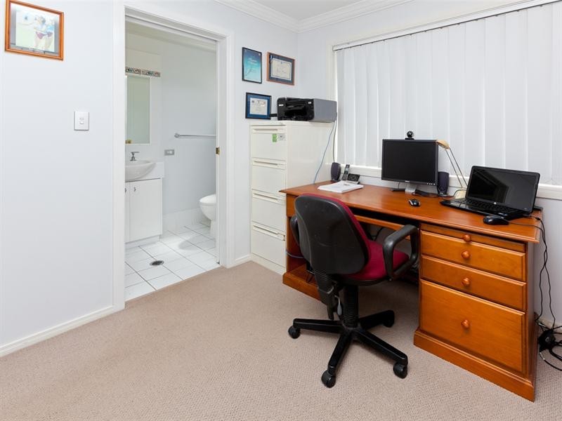 10 Engelmann Close, Carindale QLD 4152