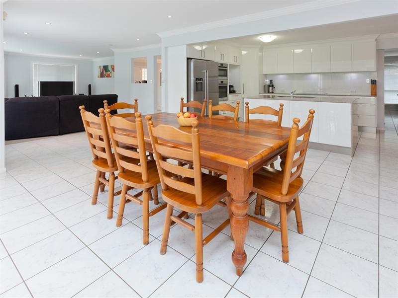 10 Engelmann Close, Carindale QLD 4152