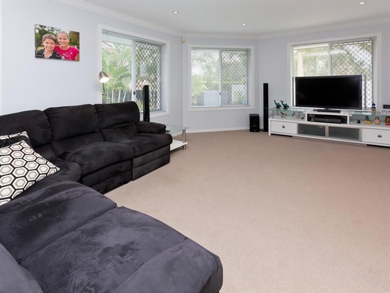 10 Engelmann Close, Carindale QLD 4152