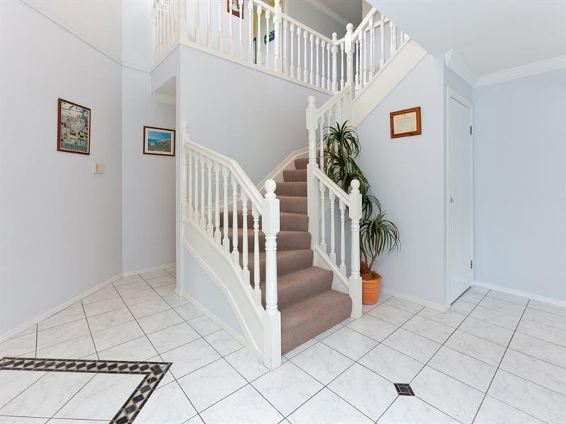 10 Engelmann Close, Carindale QLD 4152