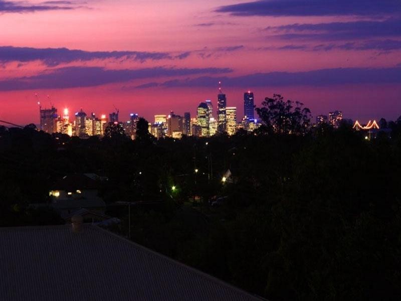 64 Bonneville Street, Holland Park West QLD 4121