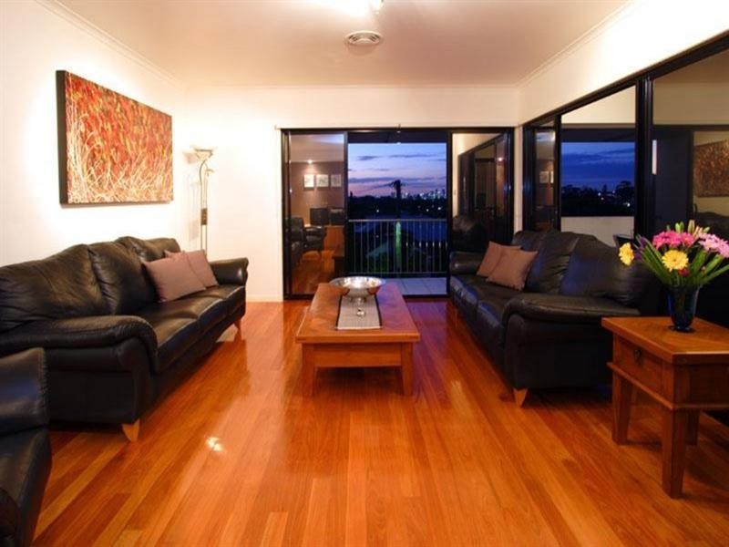 64 Bonneville Street, Holland Park West QLD 4121