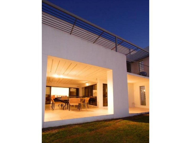 64 Bonneville Street, Holland Park West QLD 4121