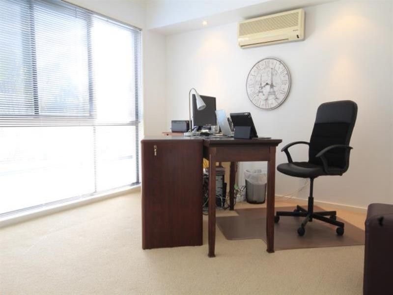 64 Bonneville Street, Holland Park West QLD 4121