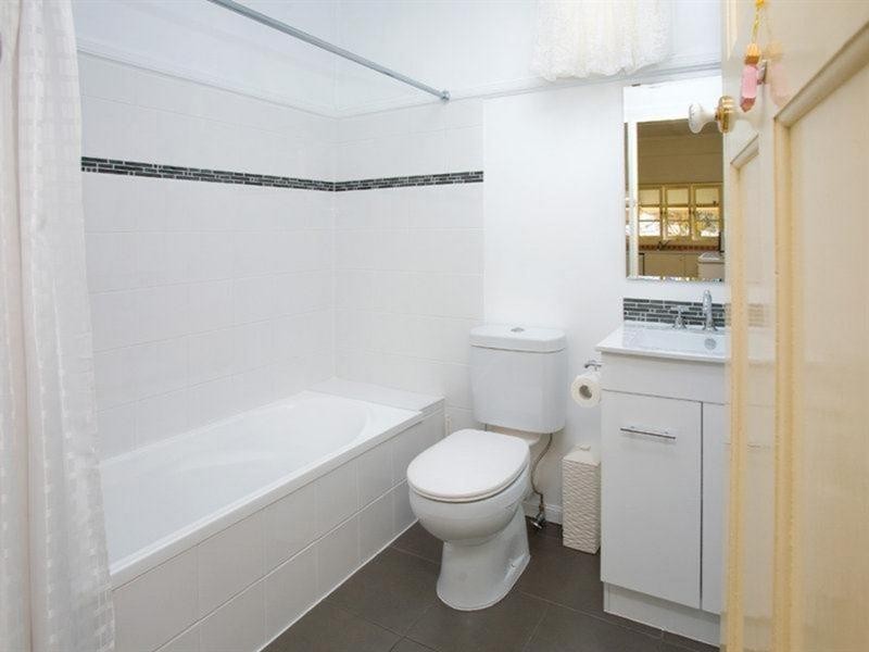 43 Boronia Avenue, Holland Park West QLD 4121