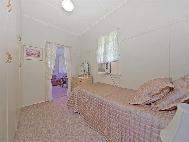 27 Flower Street, Woolloongabba QLD 4102