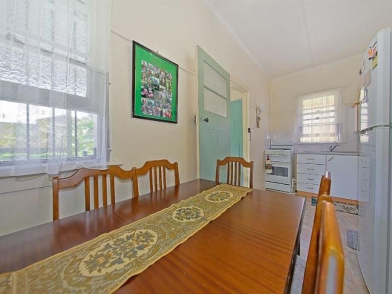 27 Flower Street, Woolloongabba QLD 4102