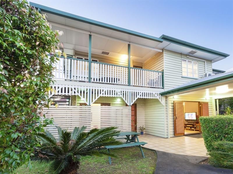 2 Murton Avenue, Holland Park QLD 4121