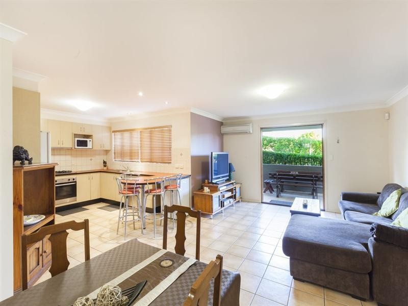 2 Murton Avenue, Holland Park QLD 4121