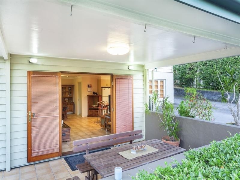 2 Murton Avenue, Holland Park QLD 4121