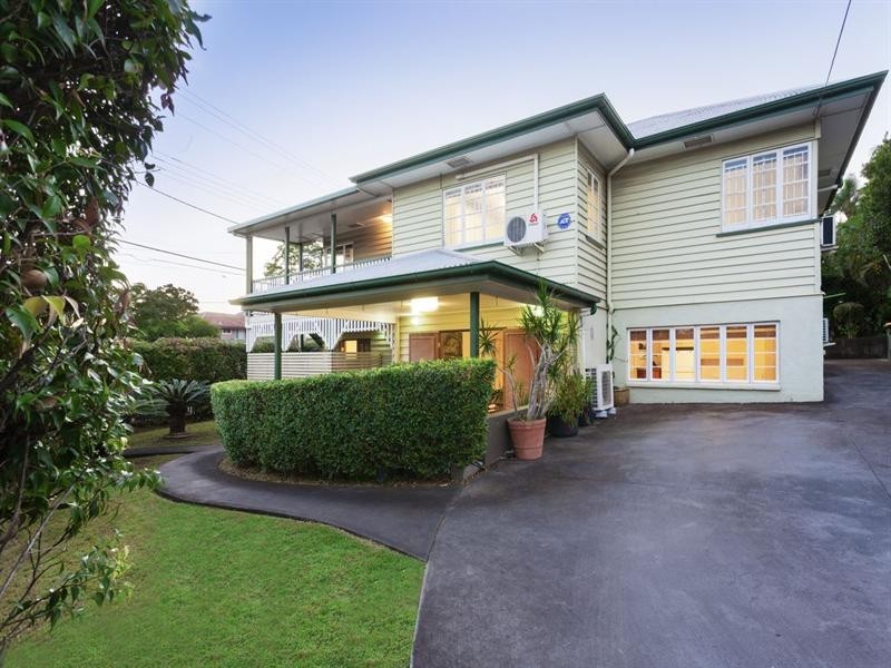 2 Murton Avenue, Holland Park QLD 4121