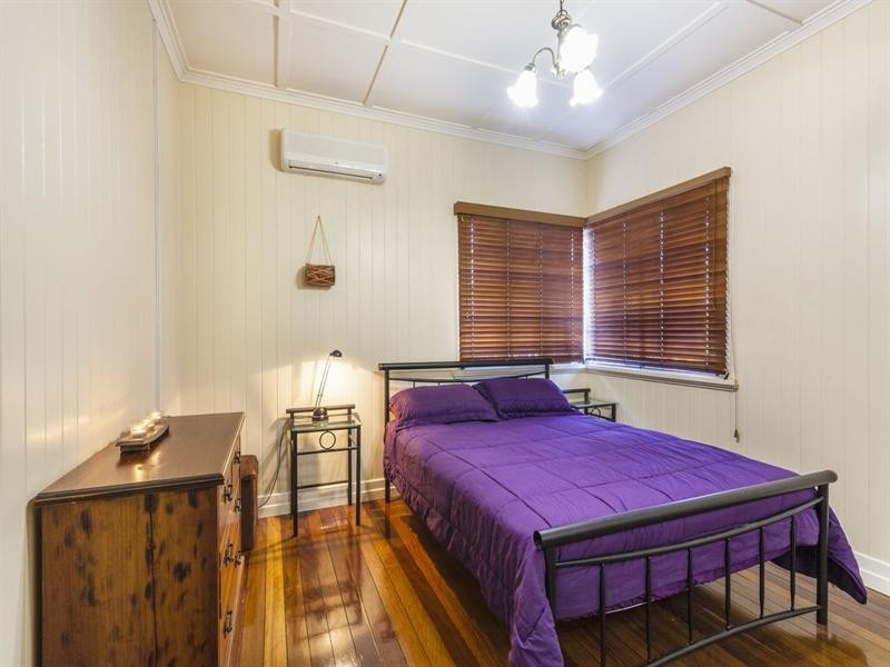 2 Murton Avenue, Holland Park QLD 4121