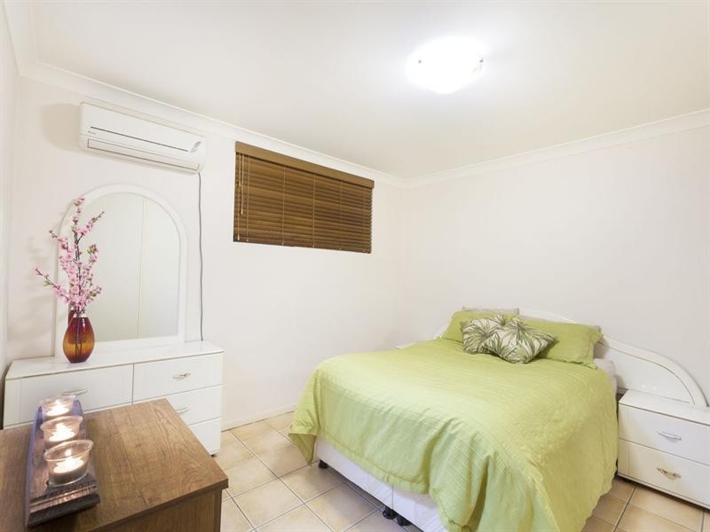 2 Murton Avenue, Holland Park QLD 4121