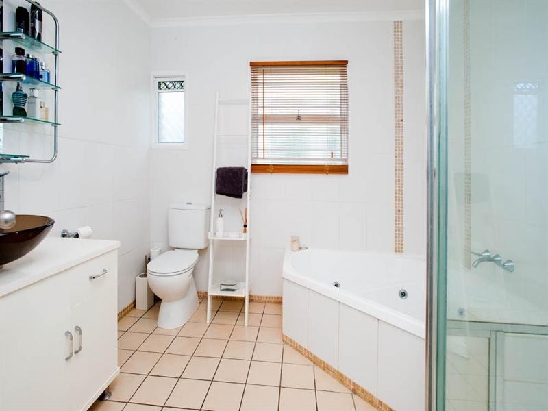 32 Hector Road, Holland Park QLD 4121