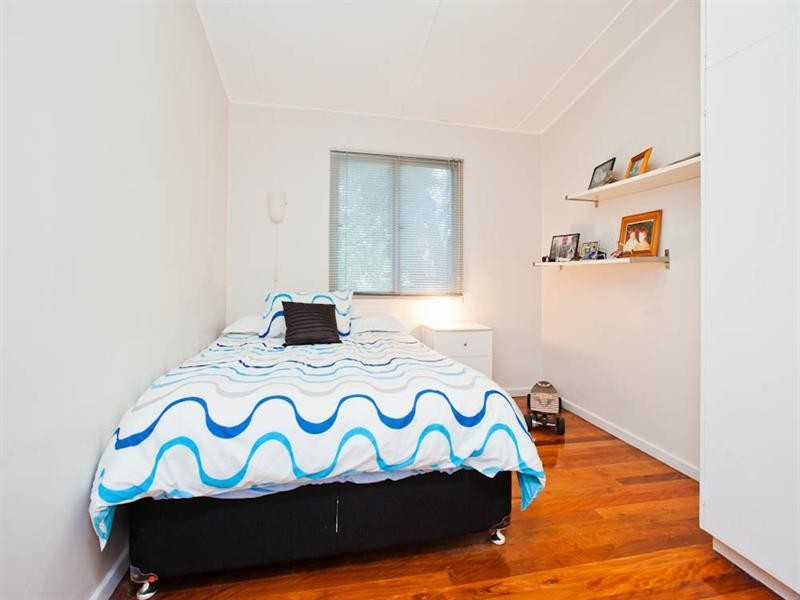 32 Hector Road, Holland Park QLD 4121