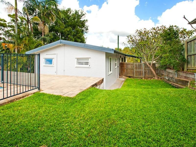 32 Hector Road, Holland Park QLD 4121