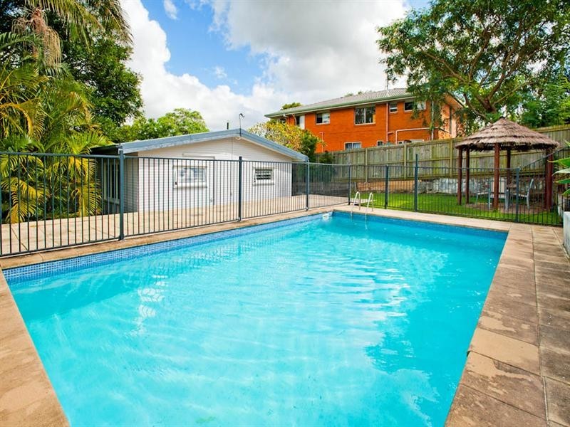 32 Hector Road, Holland Park QLD 4121
