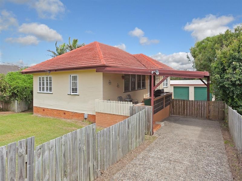 19 Roscoe Street, Holland Park QLD 4121