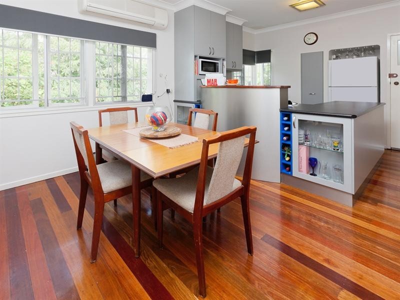 19 Roscoe Street, Holland Park QLD 4121