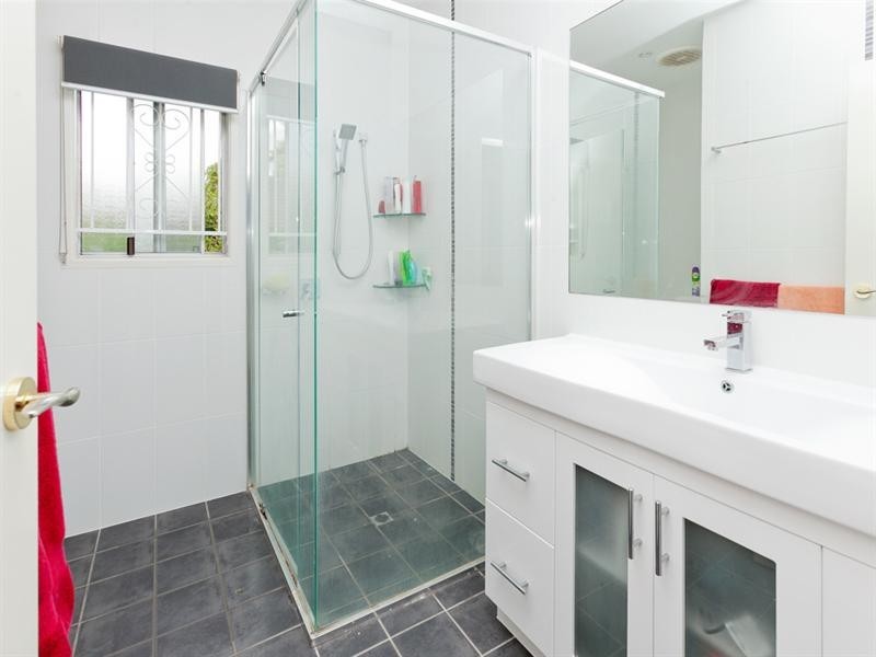 19 Roscoe Street, Holland Park QLD 4121