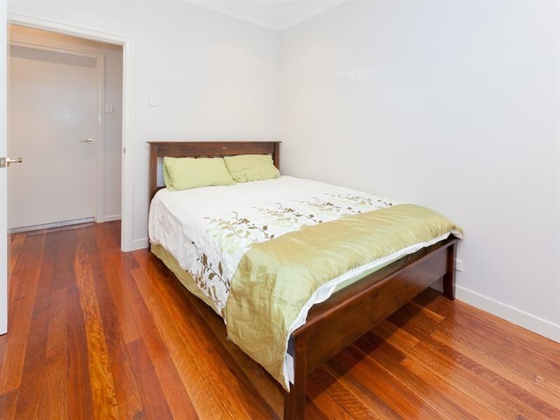 19 Roscoe Street, Holland Park QLD 4121