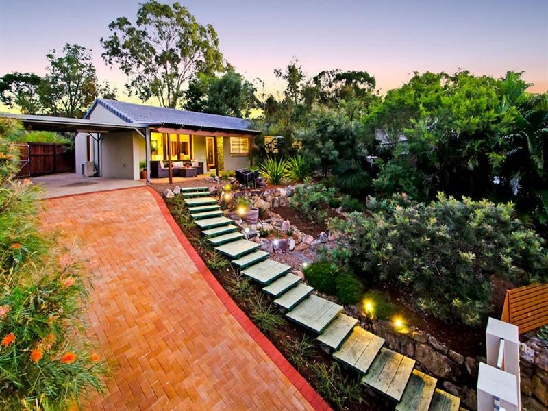 15 Stonyfell Court, Holland Park QLD 4121