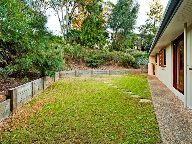 15 Stonyfell Court, Holland Park QLD 4121