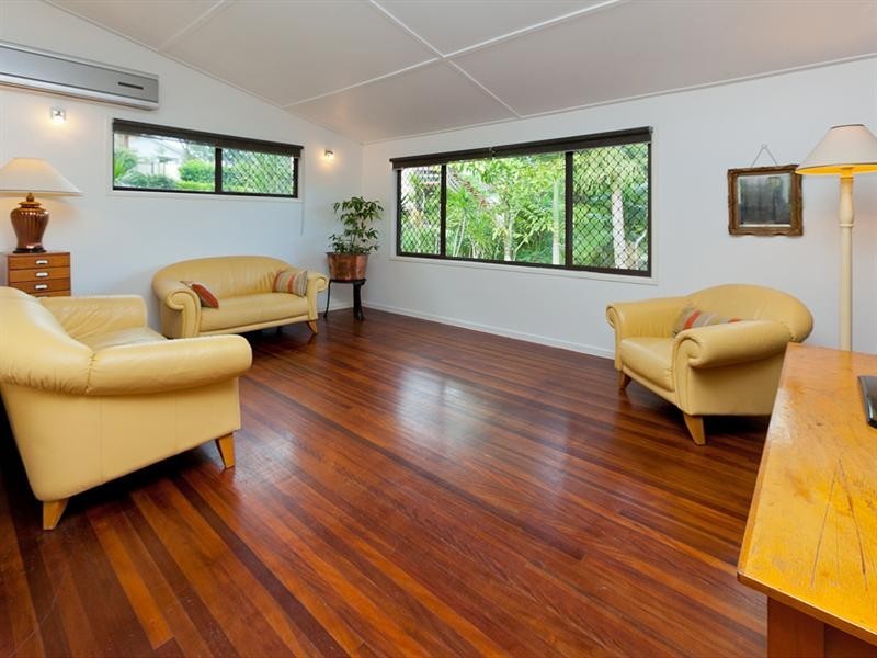 7 Carloch Street, Holland Park West QLD 4121