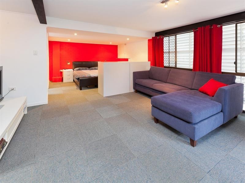 7 Carloch Street, Holland Park West QLD 4121